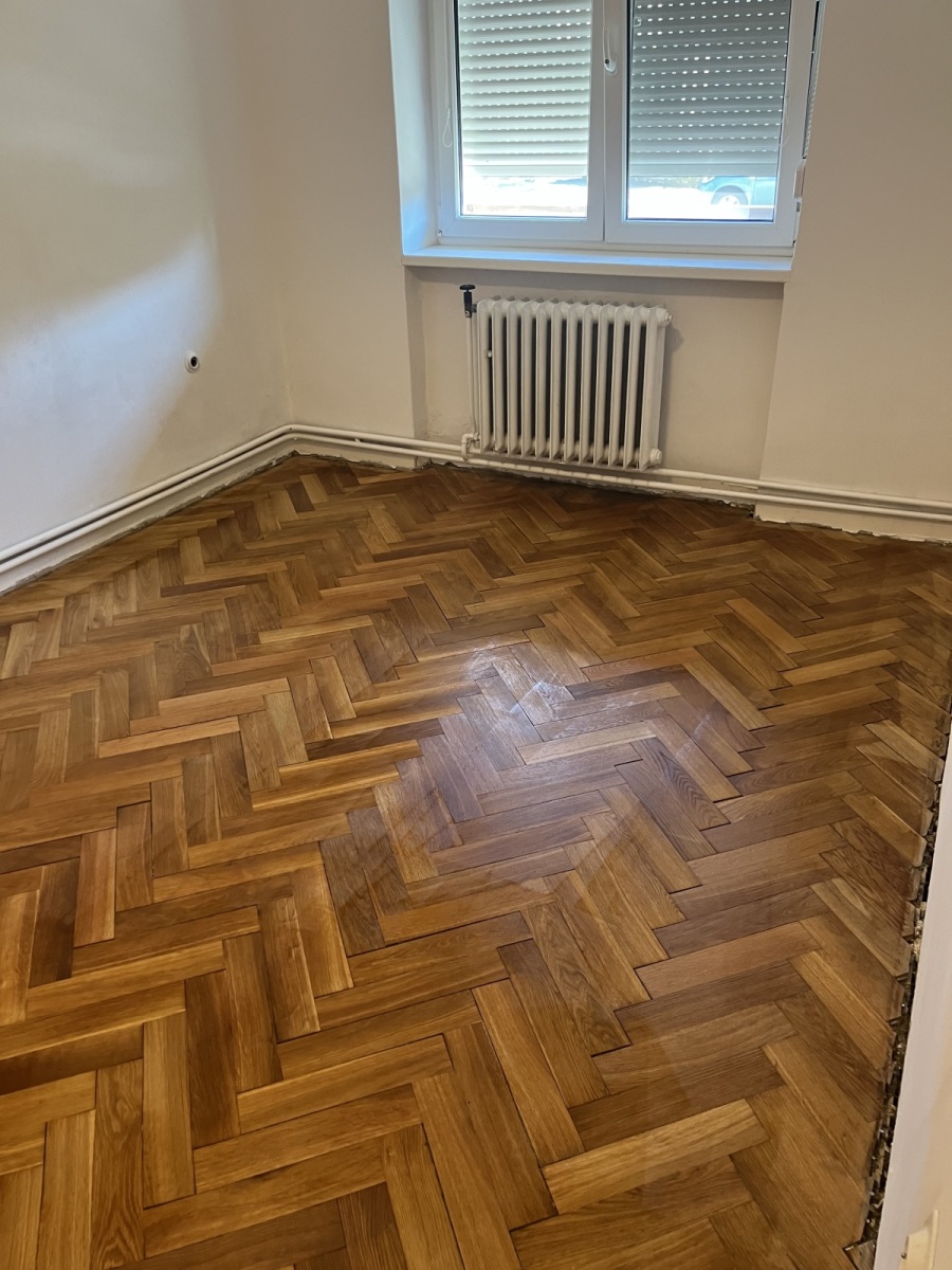 Třívrstvé dubové parkety po pokládce