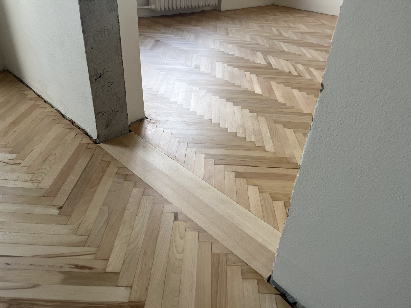 Mozaikové parkety v obytné místnosti