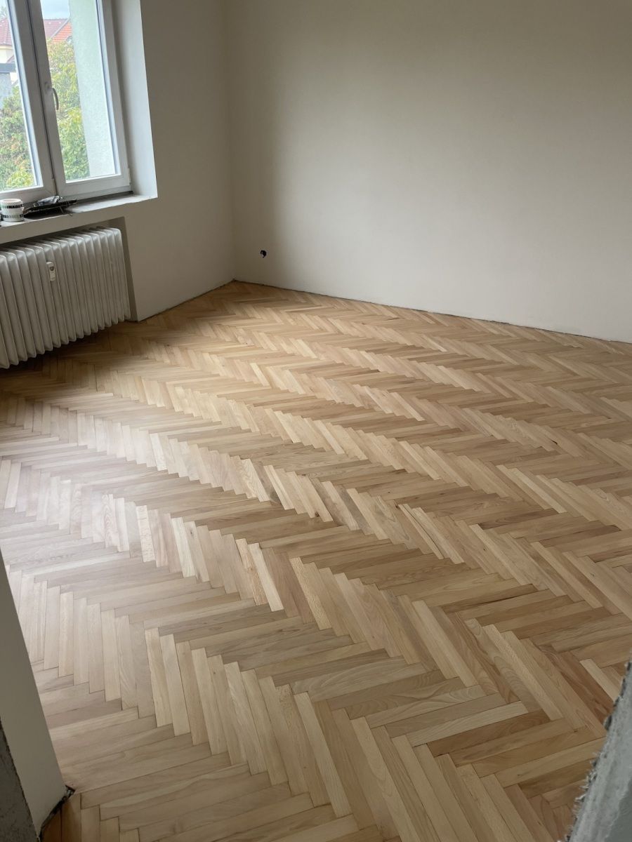 Masivní parkety po broušení a lakování
