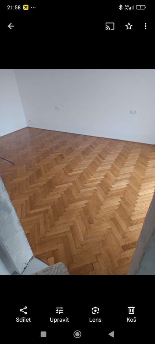 Třívrstvé dubové parkety po pokládce